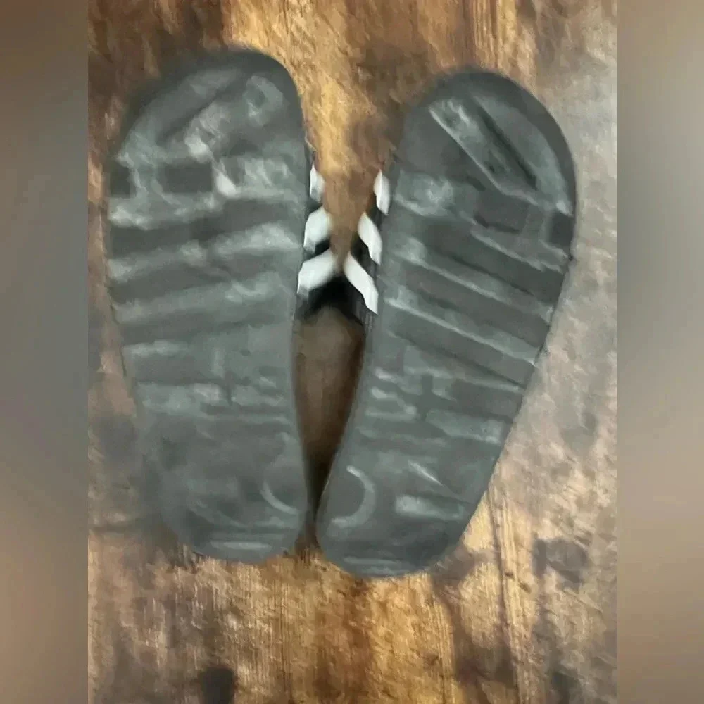 Adidas | Addisage mens slides. Size: 6 mens/7 women’s.